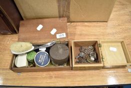 Assorted 20th century dressing table items including comb, Viners brush and buttons