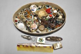 A miscellaneous collection of jewellery, beads etc