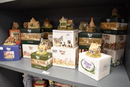 A variety of Lilliput lanes to include, Two hoots, Parsley Cottage and Fiddlers Folly.