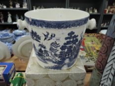 A 20th century Maling slop bucket, decorated in the Willow pattern