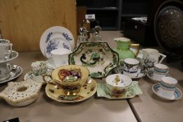 A selection of fine 20th century ceramics including Royal Worcester tea cups and saucers also