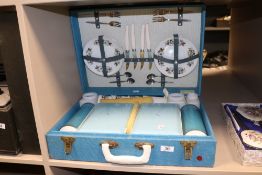 A mid century Sirram picnic basket in teal blue