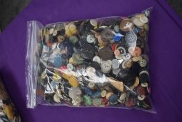 Over one Kg of vintage and antique buttons, mixed styles, sizes and colours.