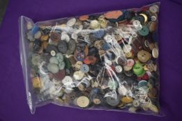 Over one Kg of vintage and antique buttons, mixed styles, sizes and colours.