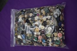 Over one Kg of vintage and antique buttons, mixed styles, sizes and colours.