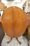 A Victorian mahogany oval loo table with snap top action over bulbous turned stem issuing four