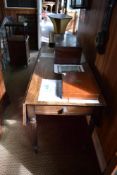 A Victorian mahogany Pembroke table of traditional design, with turned and reeded legs. 74CM X