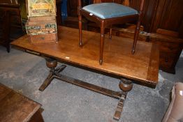 In 1940s oak refractory table, the rectangular top with cleated ends over bulbous turned and
