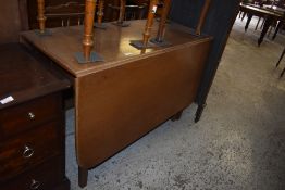 A mahogany drop leaf dining table of Georgian design with rounded and moulded flaps. 87CM. X.