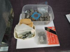 A collection of mainly GB Coins including Silver Sixpences 8oz of 50%, Shillings, Sixpences, 5p,
