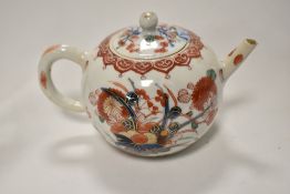 An early 18th century Chinese Imari pattern porcelain teapot in fine condition