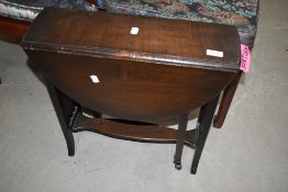 An early 20th Century oak drop leaf occasional table