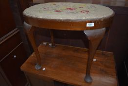 An early 20th Century dressing table stool having Queen Anne style legs and tapestry seat