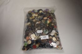 Over one Kg of vintage and antique buttons, mixed styles, sizes and colours.