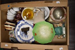 A selection of ceramics including a chicken theme condiment set