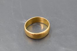A 9ct rose gold shield front signet ring and a 9ct yellow gold plait ring, both size G & approx 4.