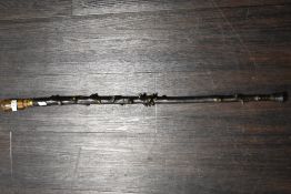 A vintage walking can with wooden shaft, yellow metal collar and inlayed oak handle