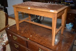 An early 20th Century golden oak foot stool having H frame