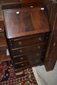 A reproduction bureau of narrow proportions