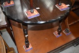 A reproduction oak coffee table having pie crust style decoration to edge, diameter approx. 72cm