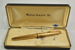 A boxed Waterman Converter Fill fountain pen in gold chaised pattern having 14ct nib. Very good