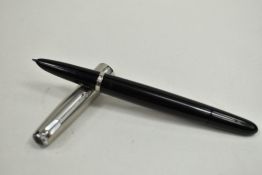 A Parker 51 vacu fill fountain pen in black with lustiloy cap. Approx 13.6cm in very good condition