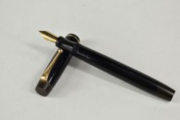 A Parker Victory pump fill fountain pen in black with Parker N nib. Approx 13.3cm in good condition