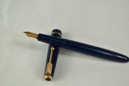 A Parker Junior Duofold aeromatic fill fountain pen in blue, having decorative band to the cap