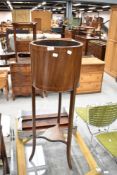An Edwardian mahogany jardiniere stand