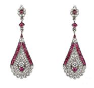 PAIRE DE PENDANTS D'OREILLES