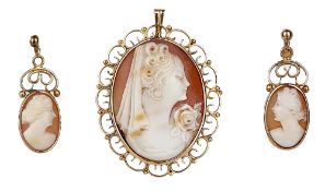 BROCHE PENDENTIF ET PAIRE DE PENDANTS D'OREILLES