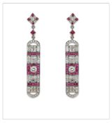 PAIRE DE PENDANTS D'OREILLES