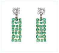 PAIRE DE PENDANTS D'OREILLES EMERAUDE
