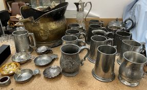 A brass coal scuttle together with pewter tankards,