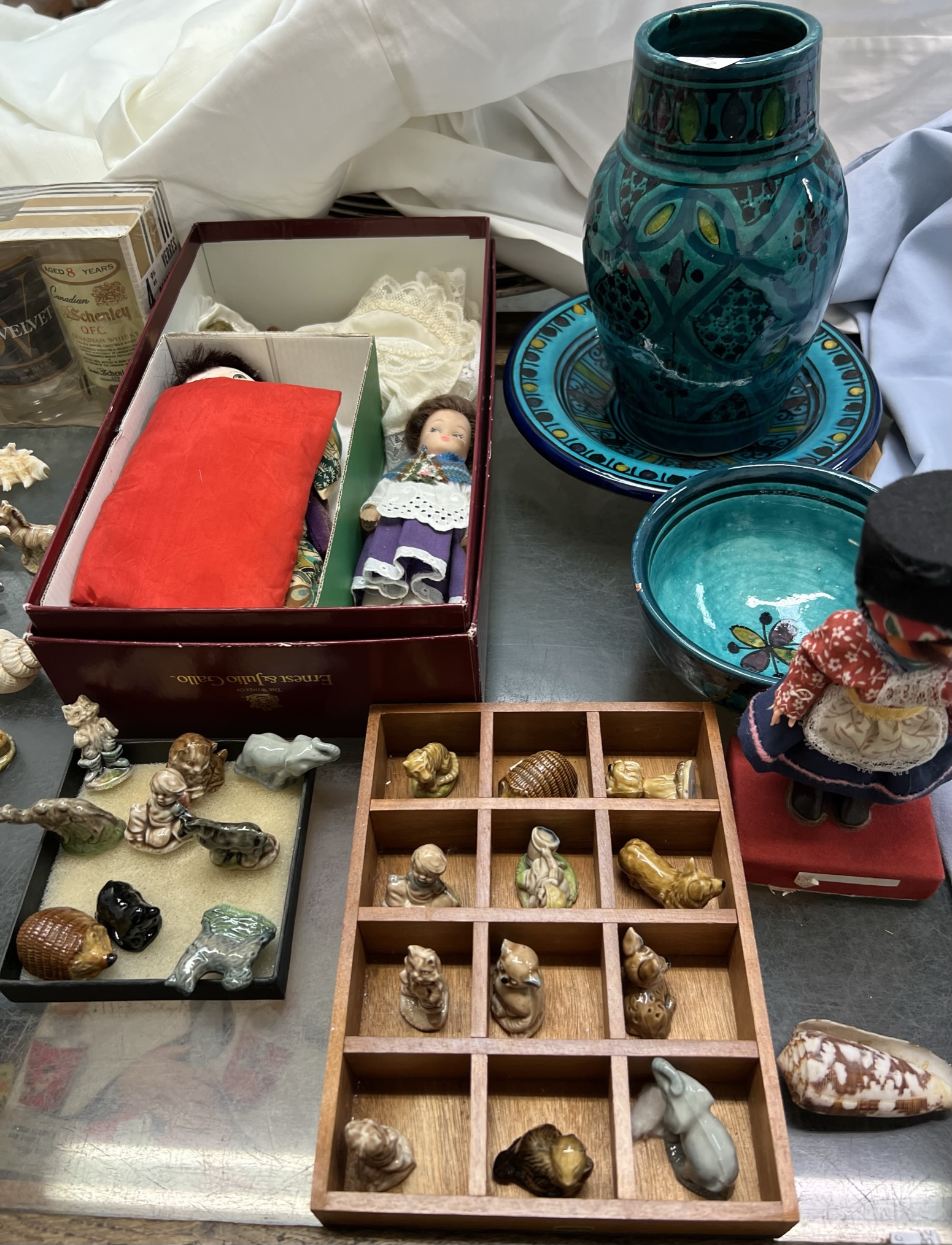 Wade Whimsies, together with Tetley teafolk, shells, blue peter annuals, glasses, - Image 2 of 3