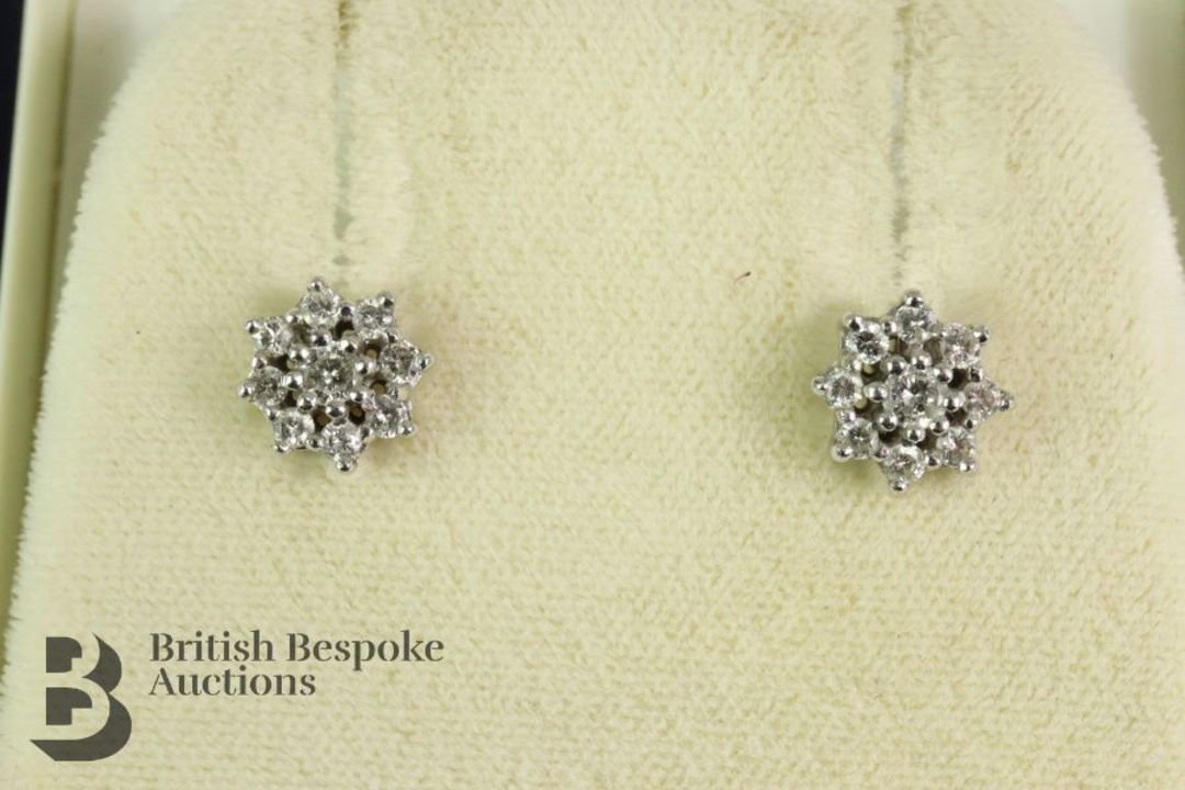18ct White Gold Diamond Cluster Earrings - Image 3 of 3