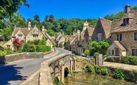 Two Hour Tour of the Cotswolds in a Connaught Green Morgan 4/4 *