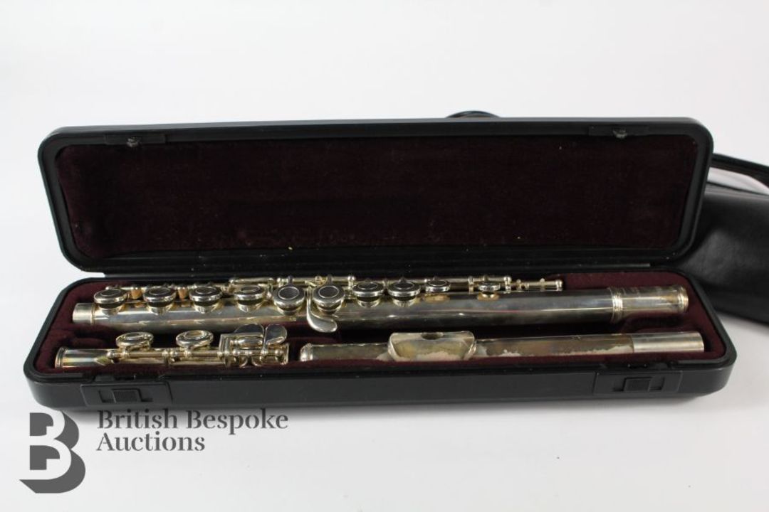 Yamaha 211 Flute - Image 2 of 5