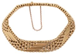 A flexible link mesh bracelet
