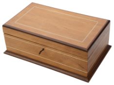 An early 20th century Por Larranga tabletop humidor