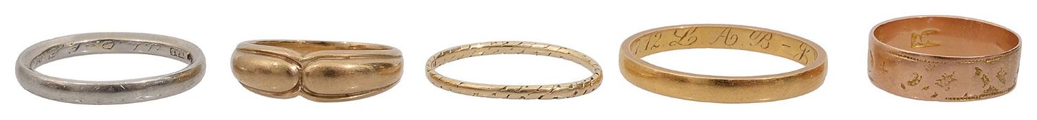 A 22ct gold wedding band and four other bands