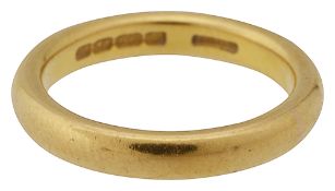 A 22ct wedding band
