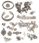 Assorted jewellery