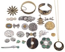 A collection of Victorian and later jewellery
