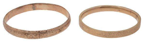 A 9ct yellow gold bangle