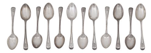 A set of twelve Edwardian Old English thread pattern teaspoons