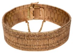 A 9ct bracelet bark effect