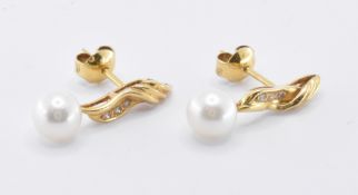 18CT GOLD DIAMOND & PEARL STUD EARRINGS
