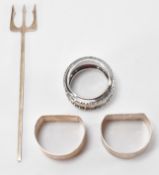 20TH CENTURY SILVER HALLMARKED NAPKIN RINGS & FONDUE FORK