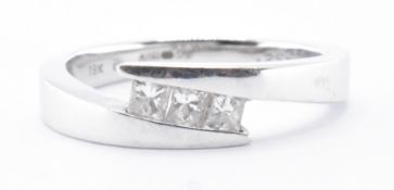 18CT WHITE GOLD & DIAMOND THREE STONE RING